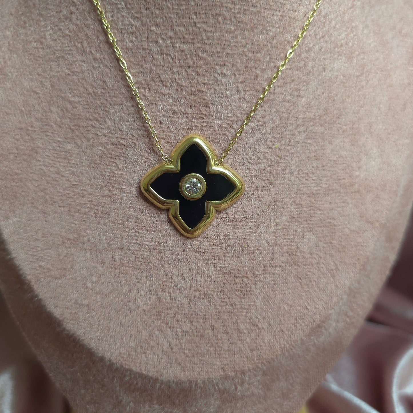 COLLIER ETOILE NOIRE