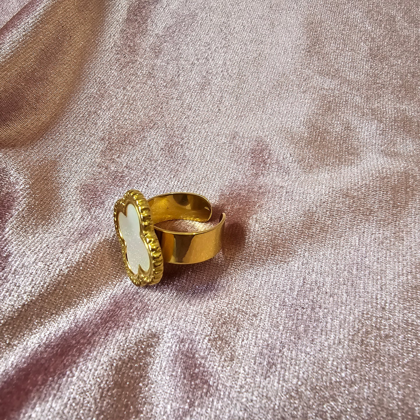 BAGUE TREFLE BLANCHE