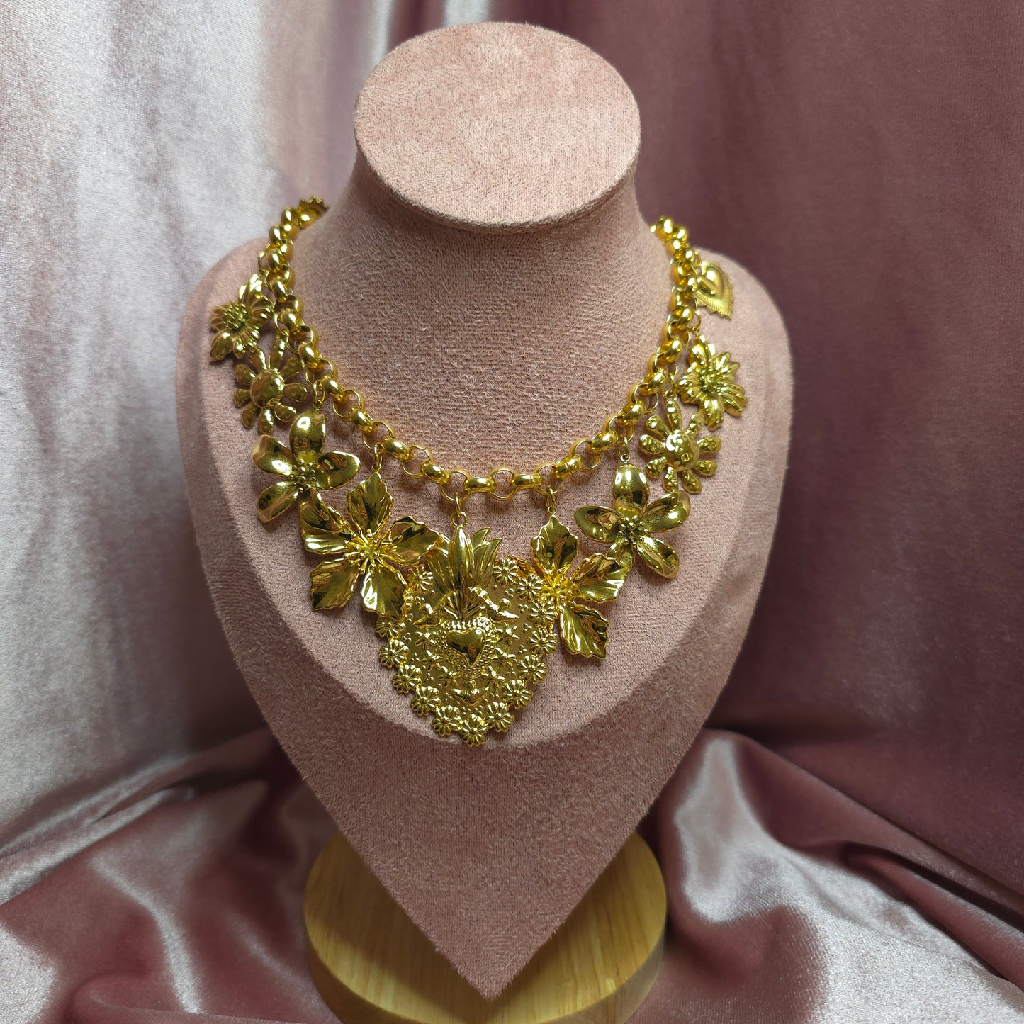 COLLIER 13