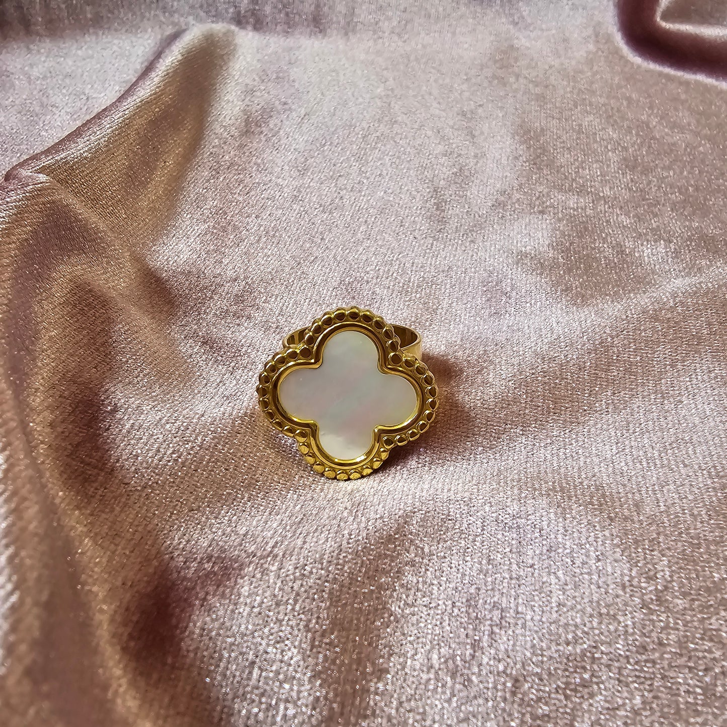 BAGUE TREFLE BLANCHE