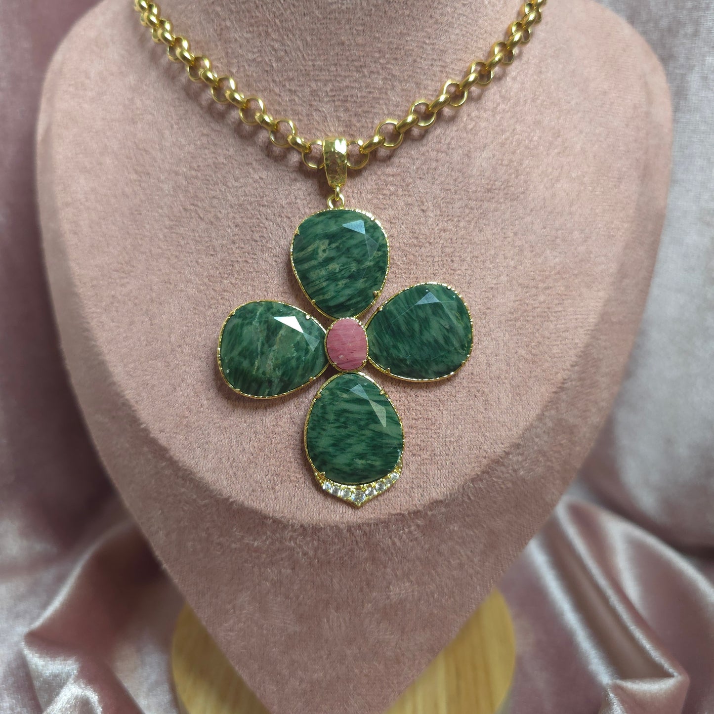 COLLIER Fleur pierre naturelle vert