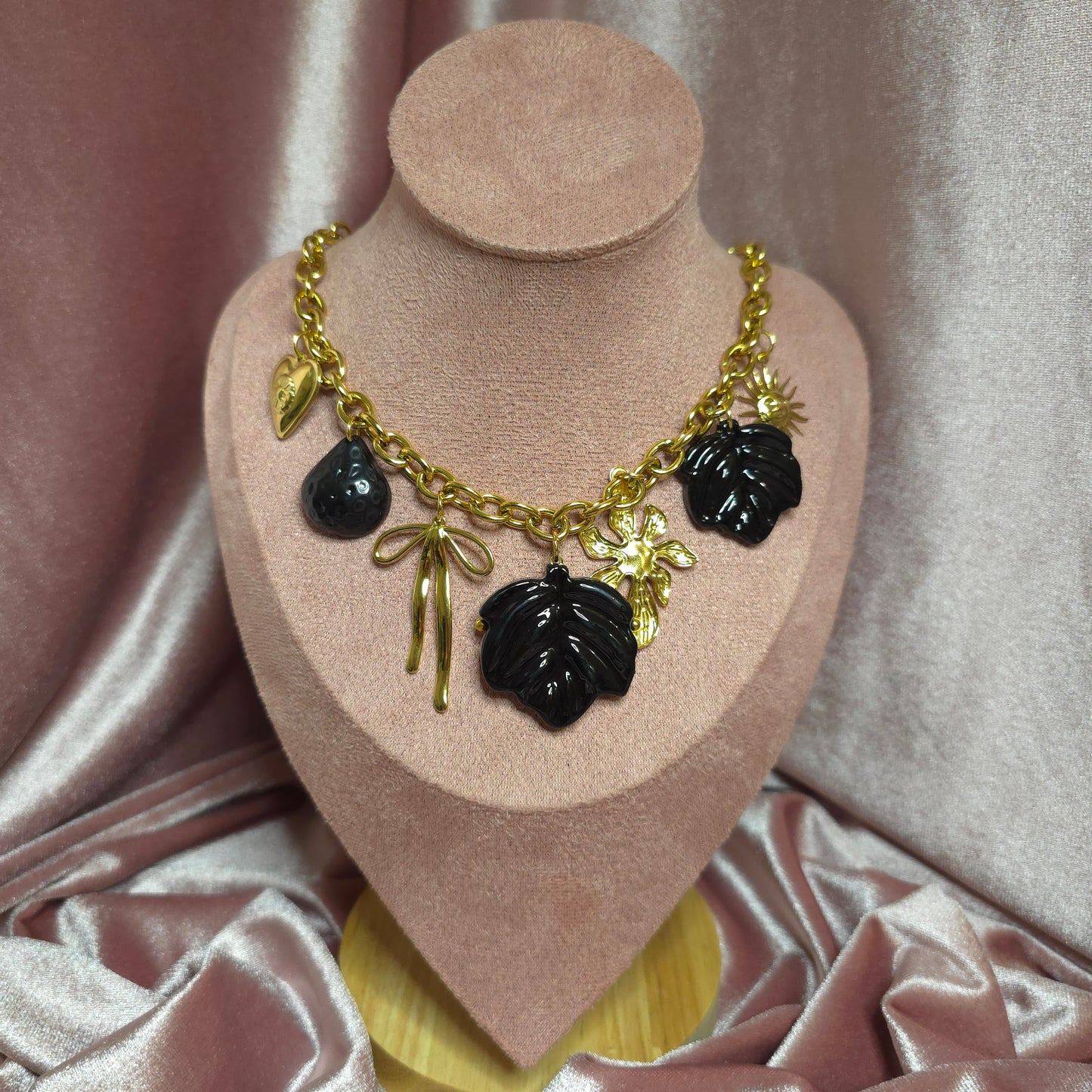 COLLIER 22