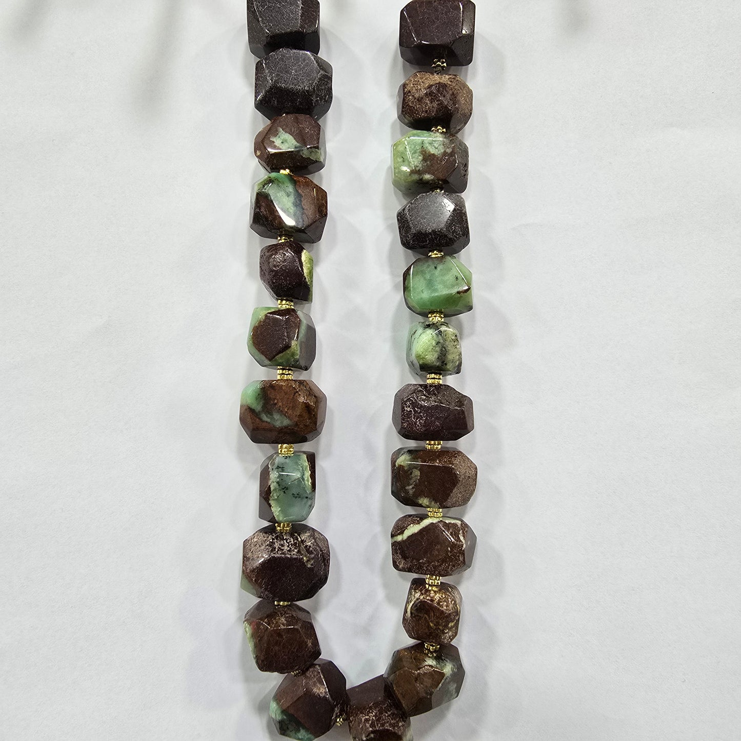 Collier vert et marron