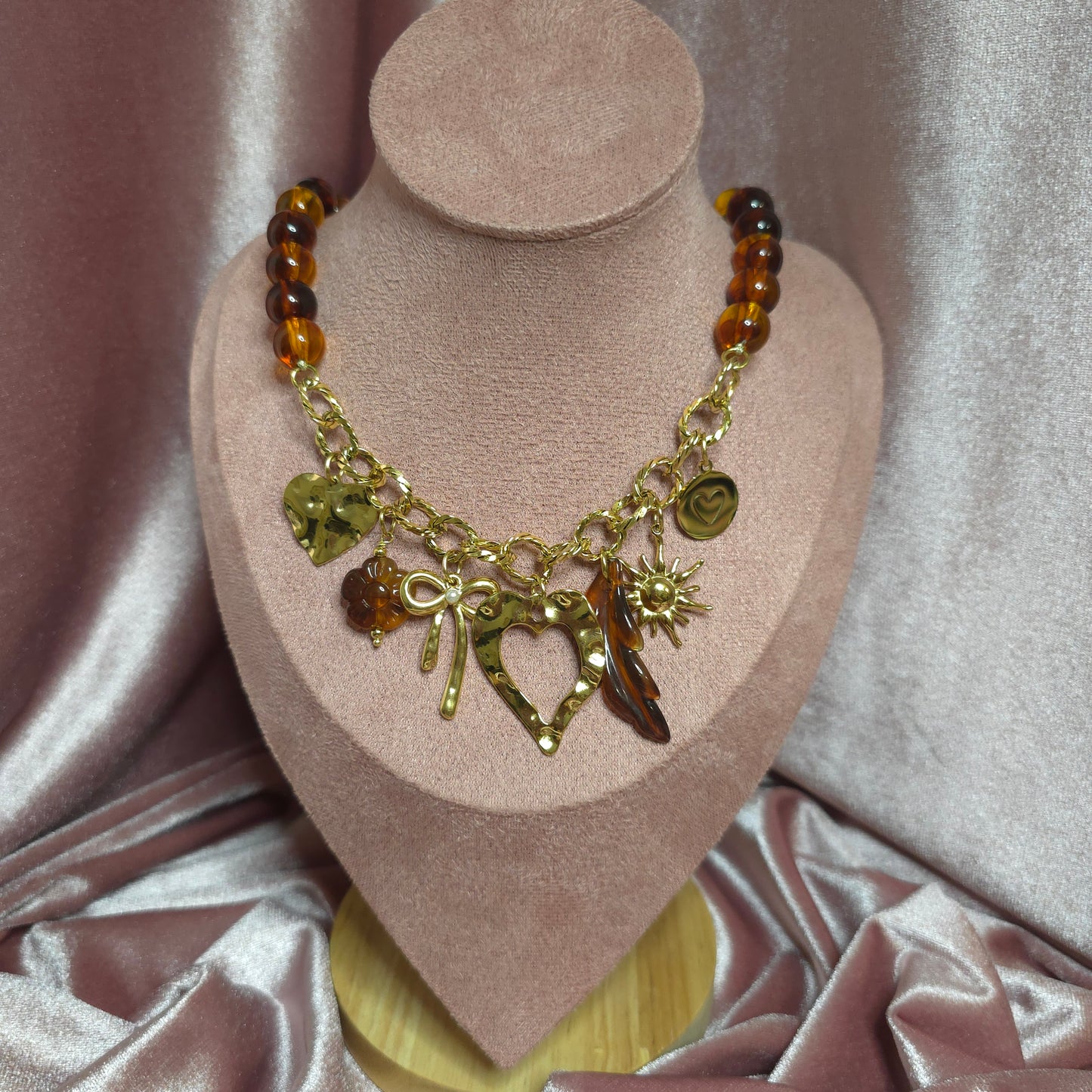 COLLIER 18