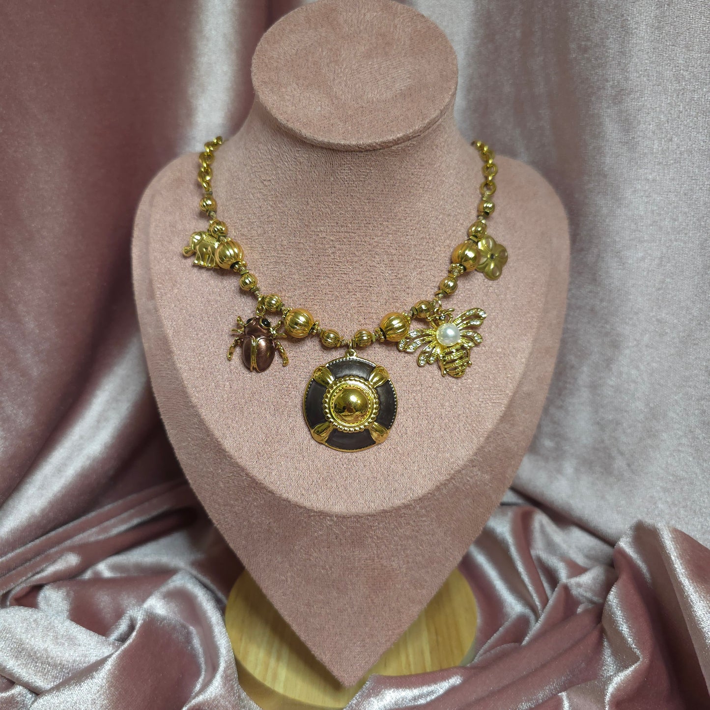 COLLIER 25
