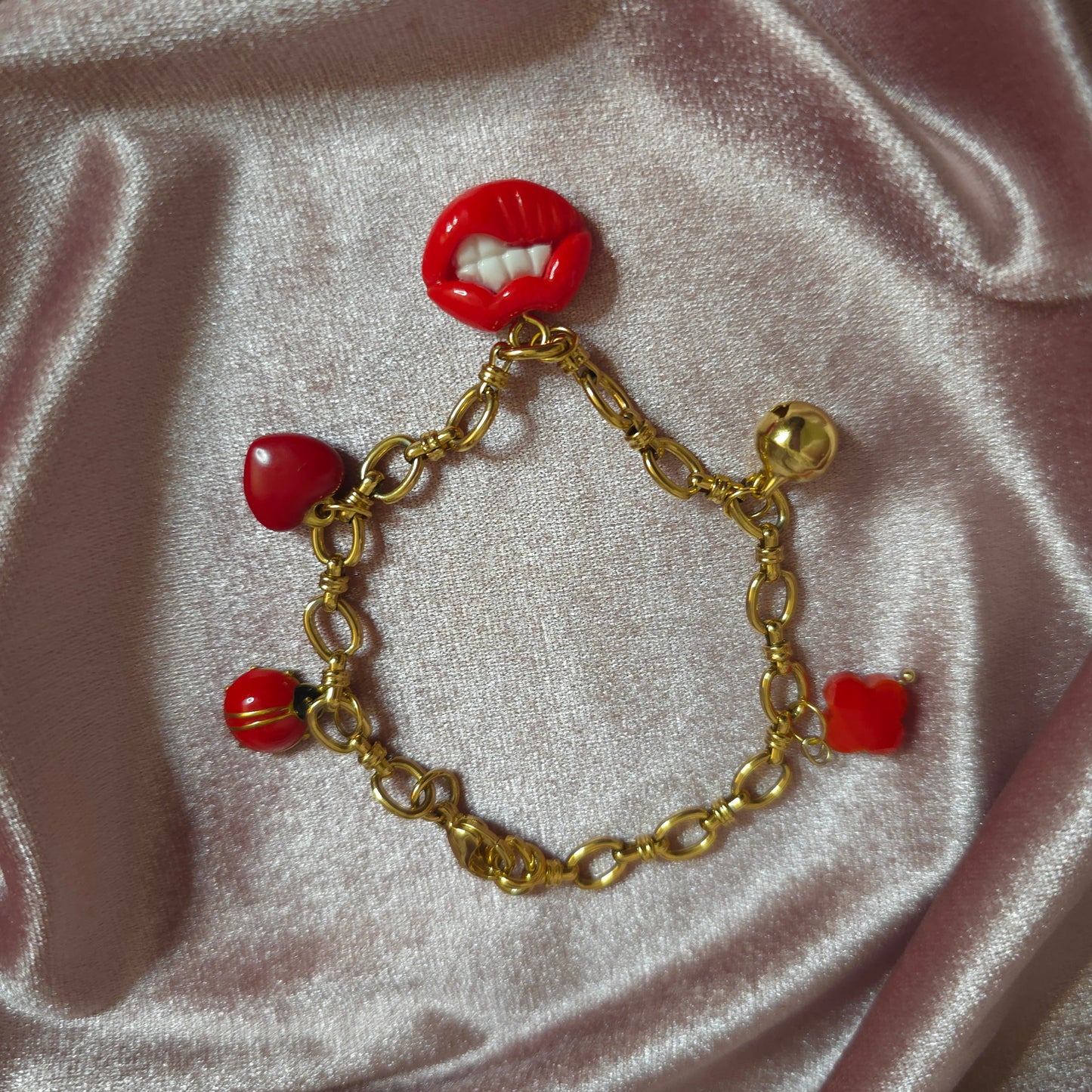 Bracelet charms rouge