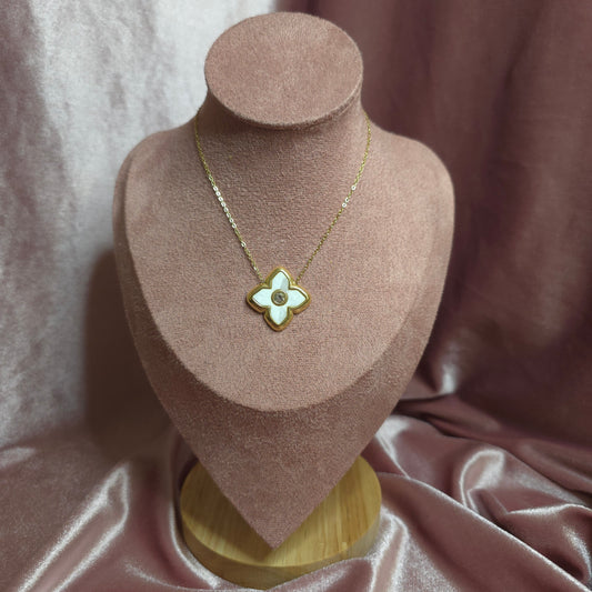 COLLIER ETOILE.BLANCHE NACRÉE