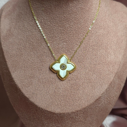 COLLIER ETOILE.BLANCHE NACRÉE