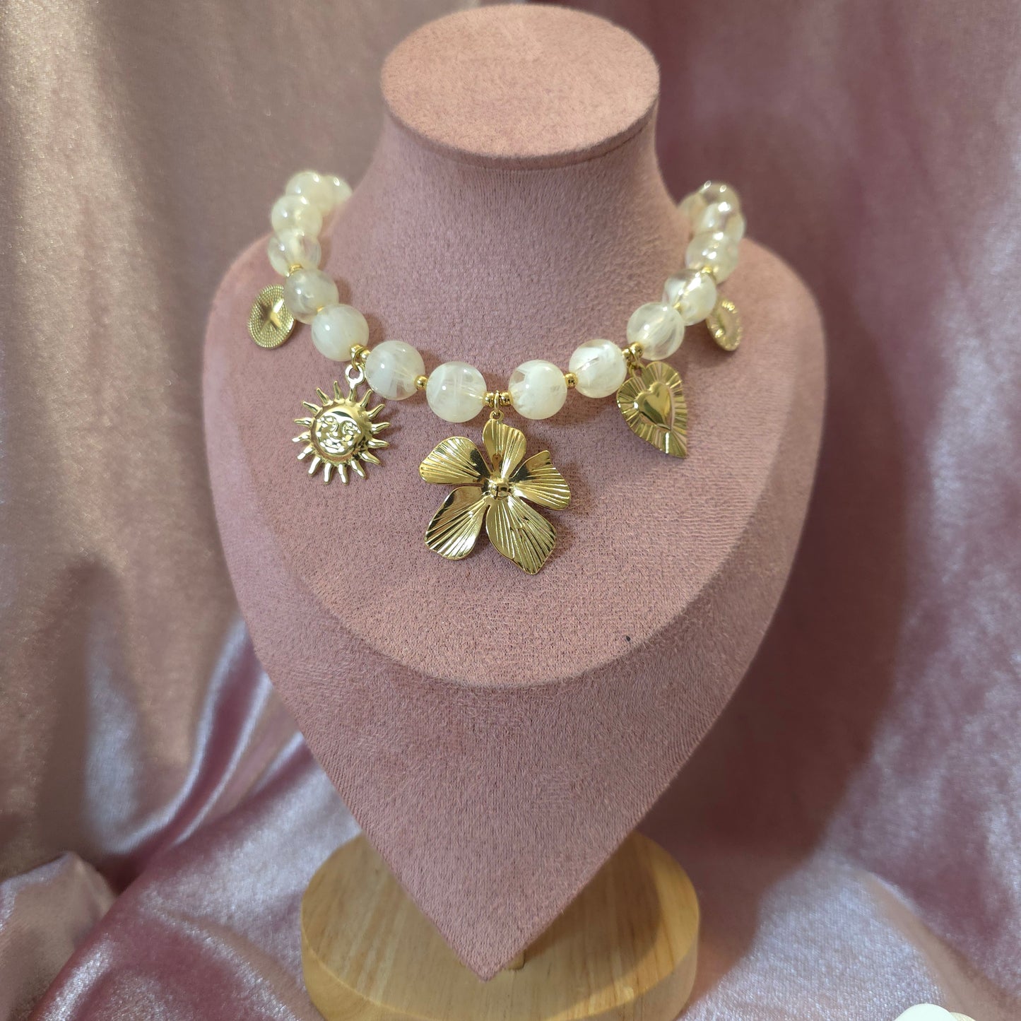 Collier 74