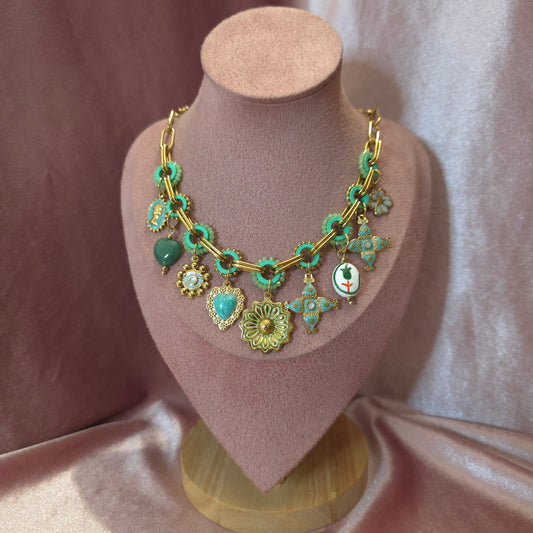 Collier 44