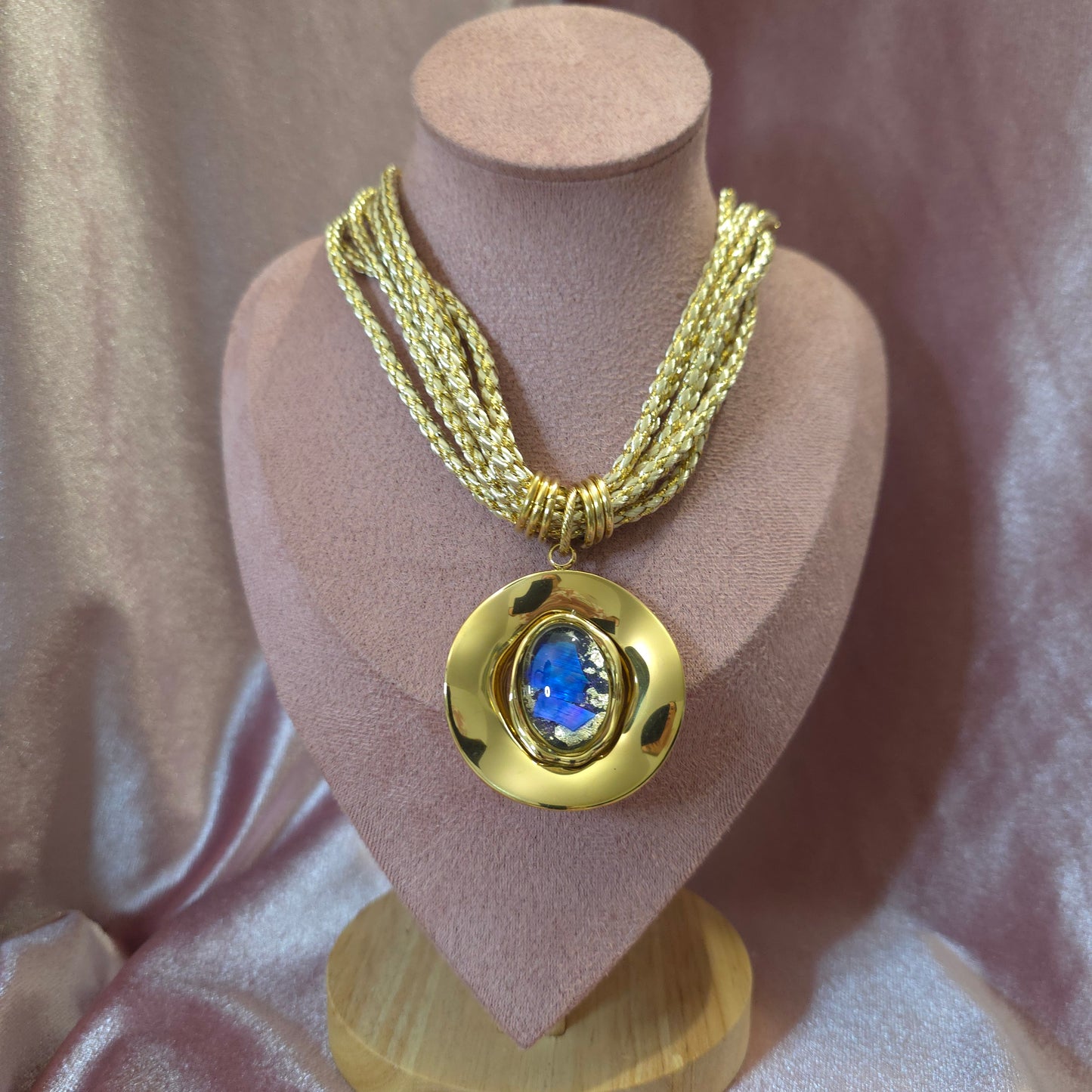 Collier 76