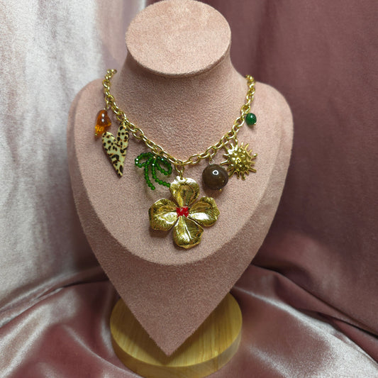 COLLIER 9