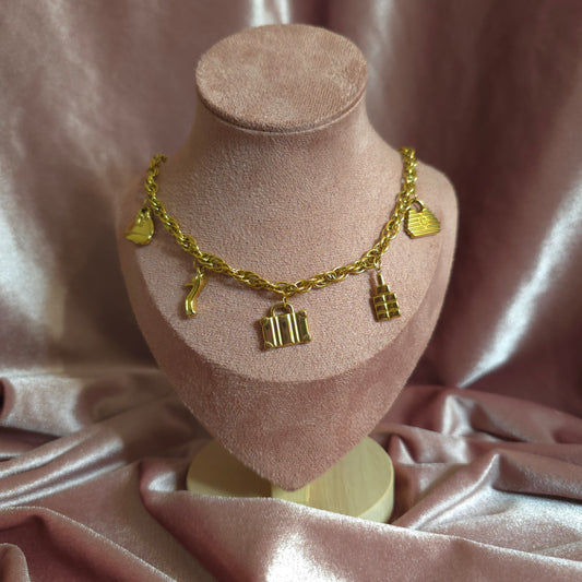 COLLIER GIRLY