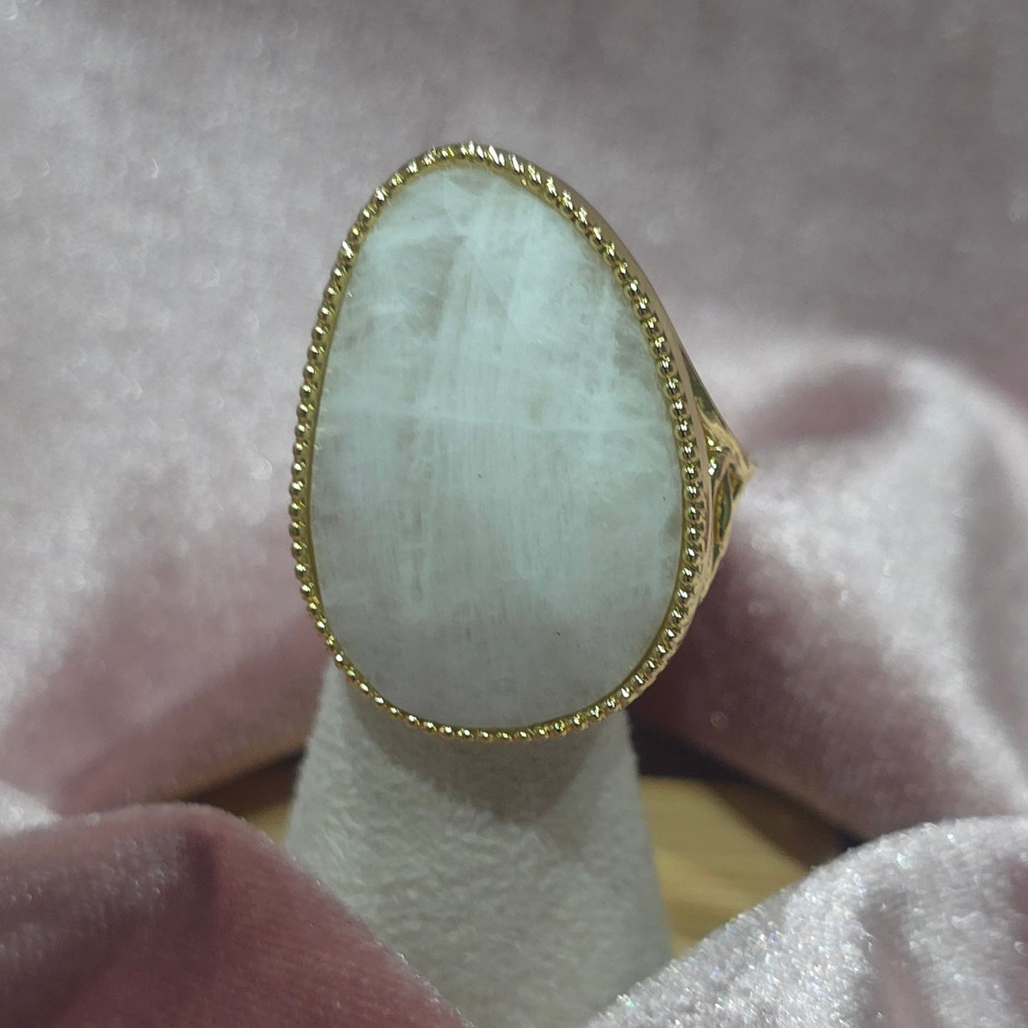 Bague ovoïde Jade Blanc