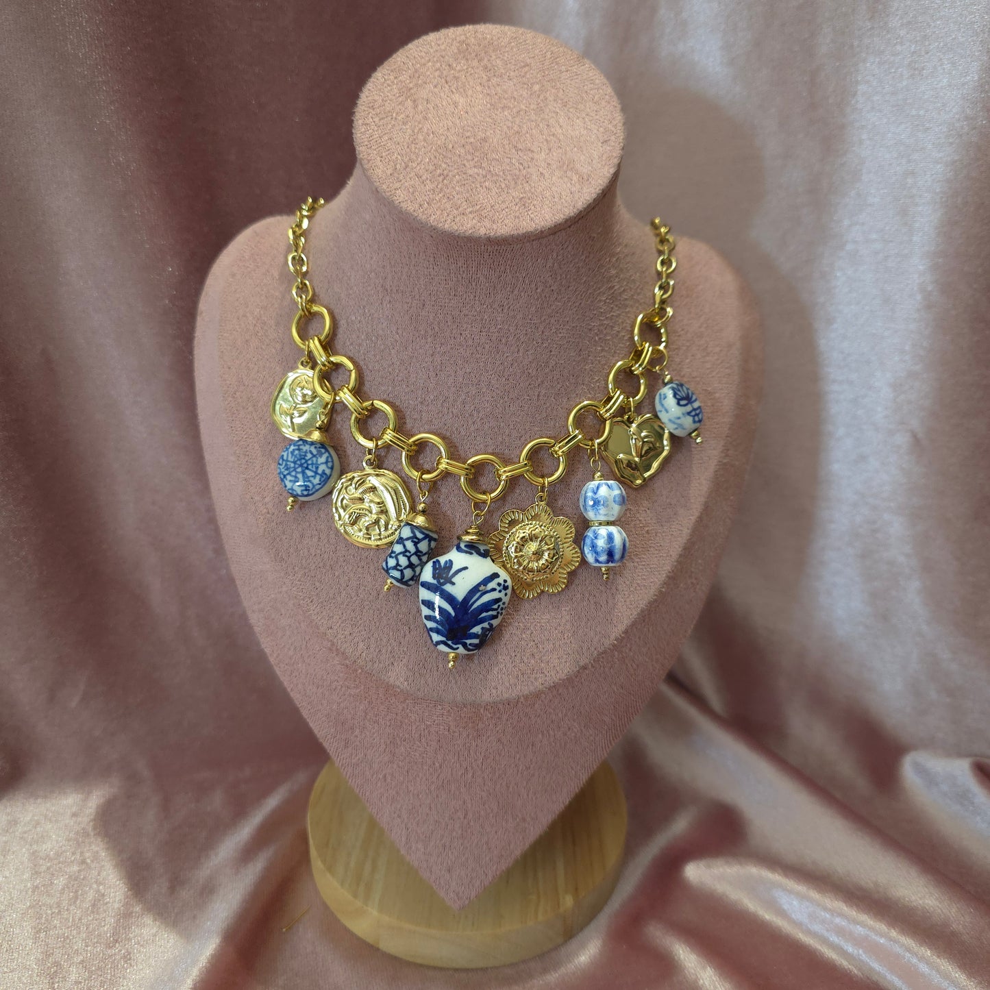 Collier 63