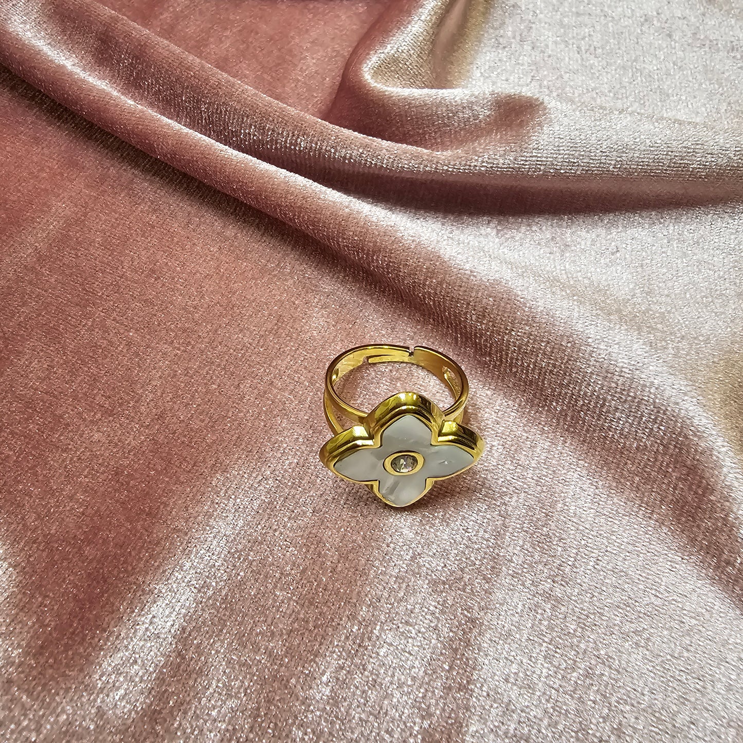 BAGUE NACRÉ BLANCHE INSPI LV