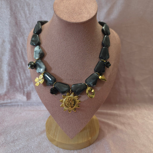 Collier 34