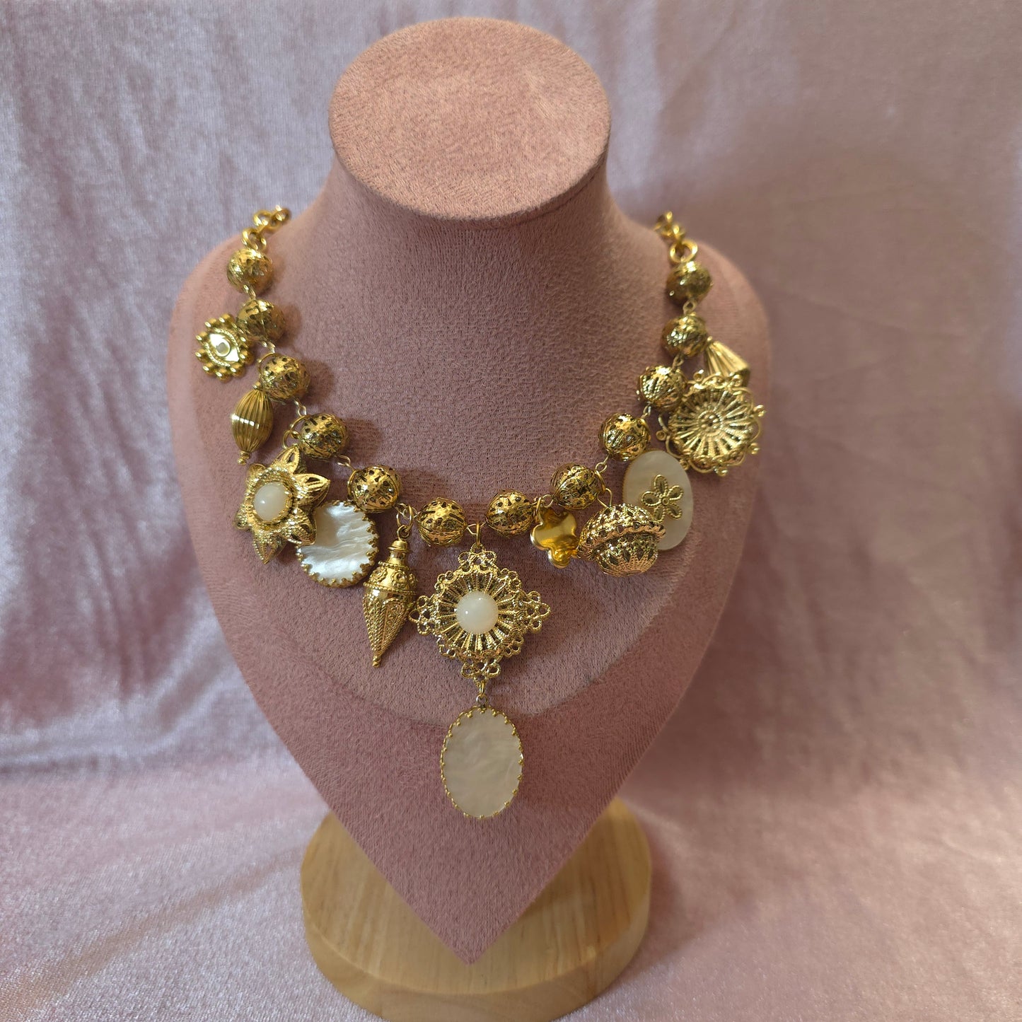 Collier 16