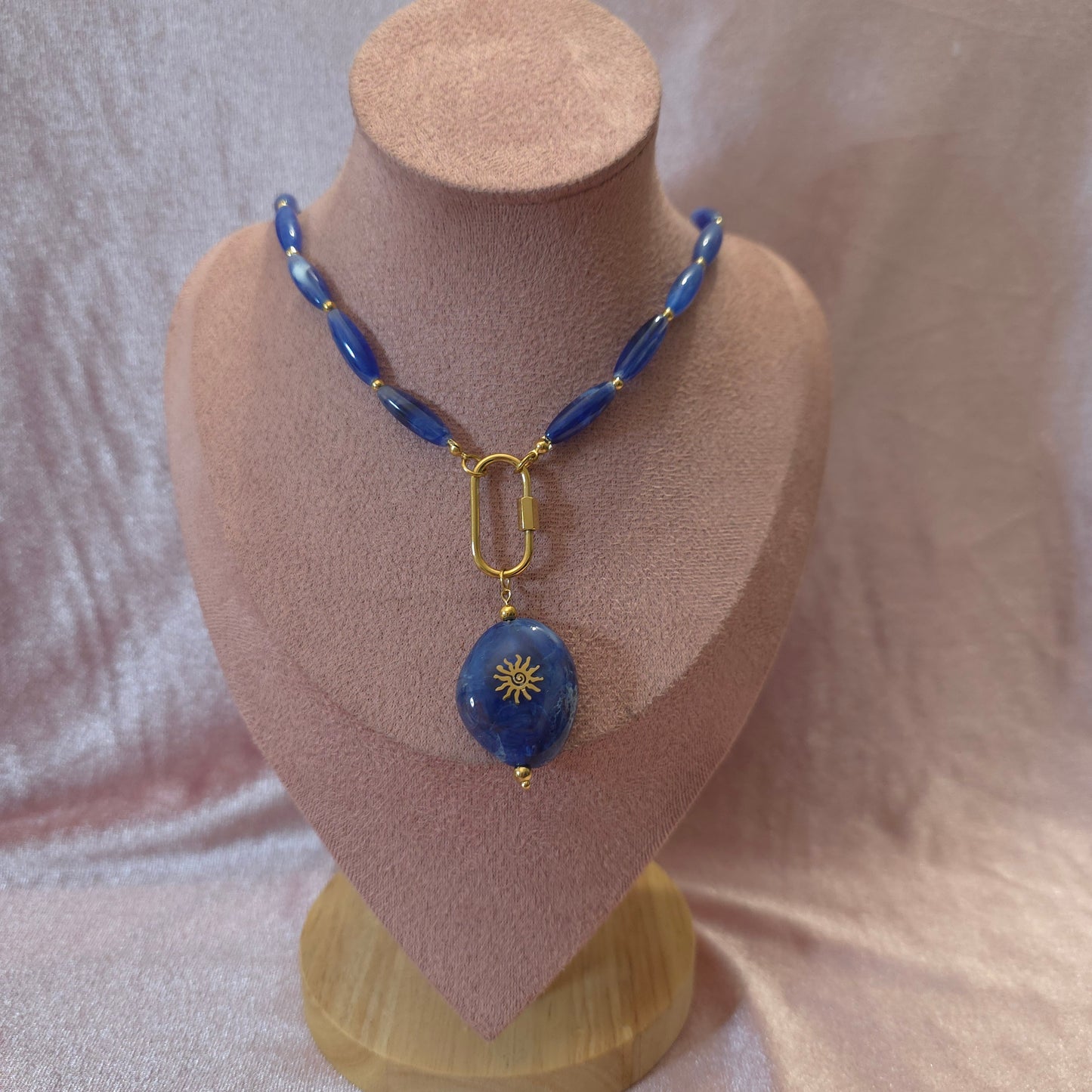 Collier 8