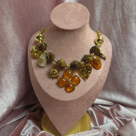 COLLIER 17