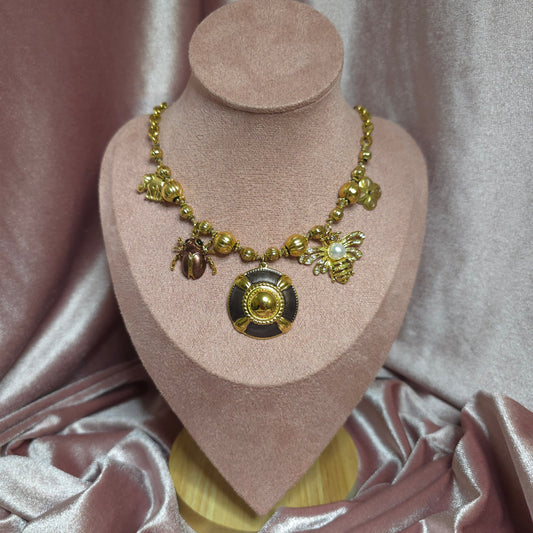 COLLIER 25