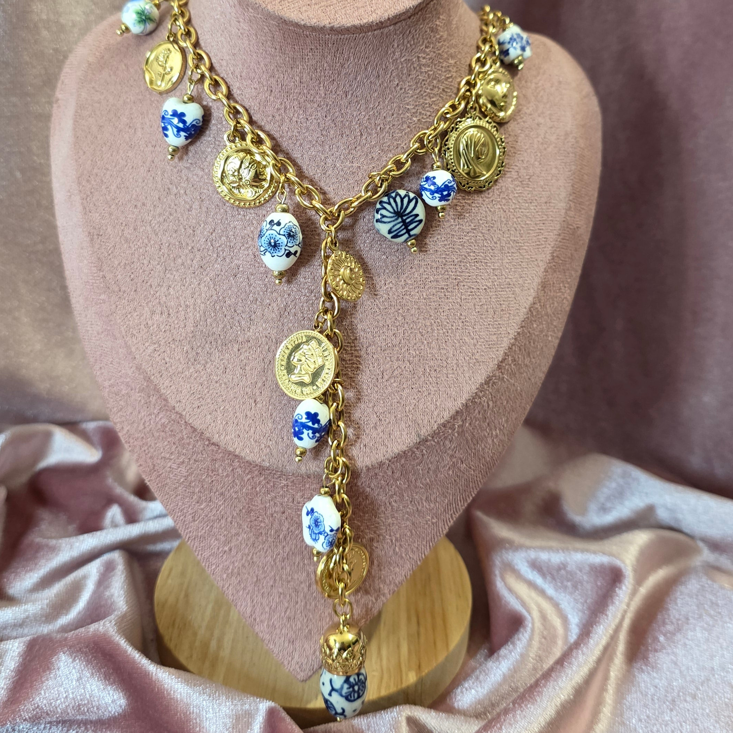 Collier Y