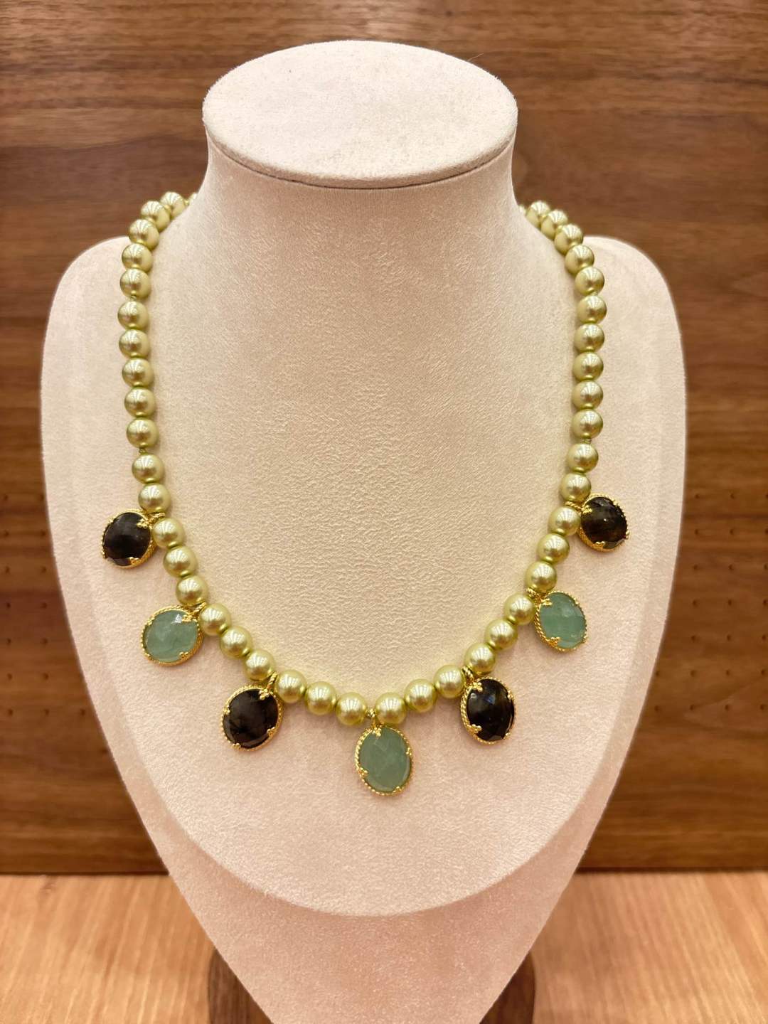 Collier HABAHA en Pierres Naturelles