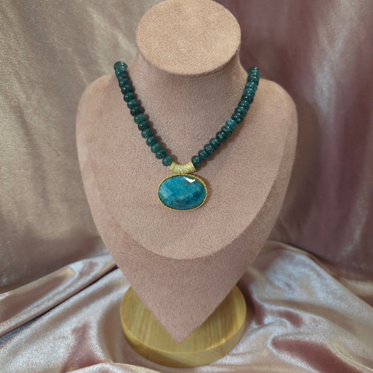 Collier Apathite