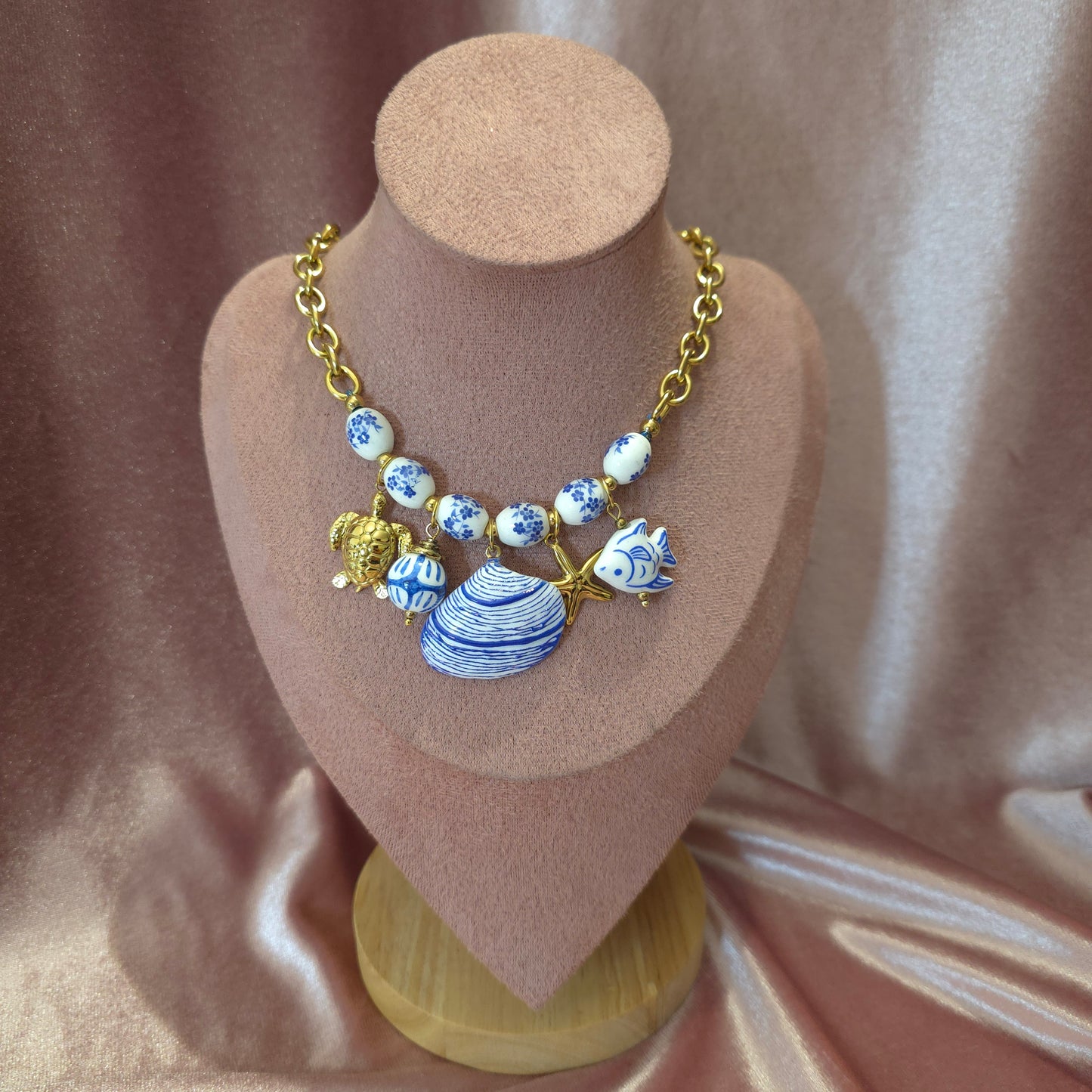 Collier 67