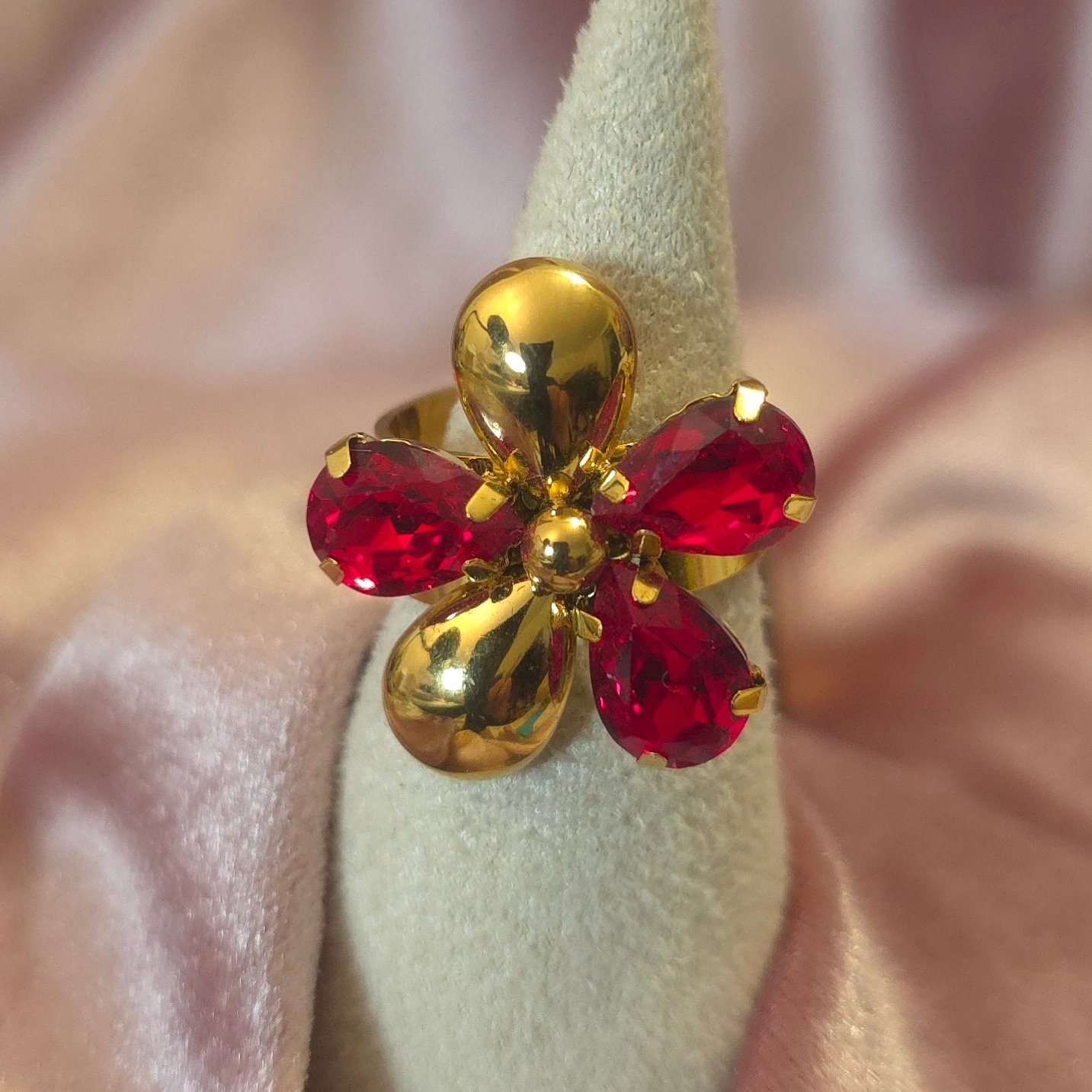 Bague petite fleur cristal rouge