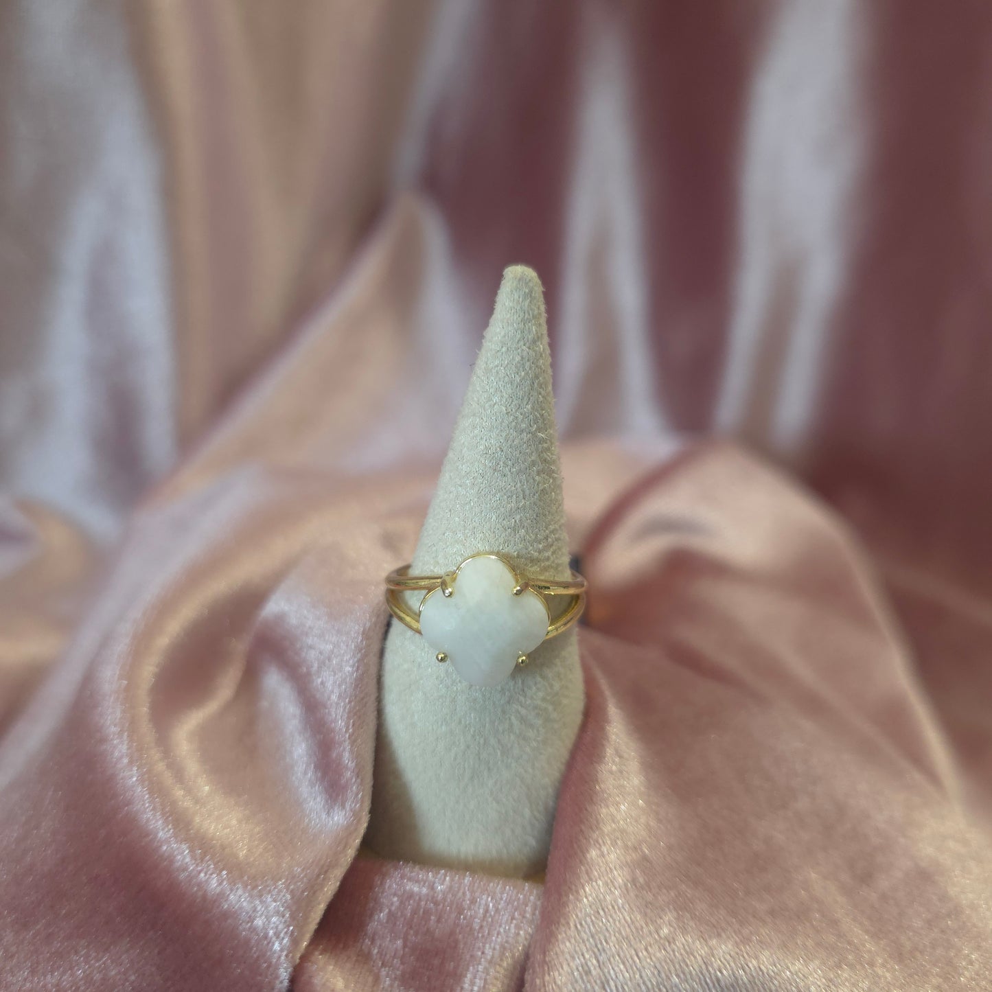 Bague trèfle jade blanc