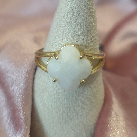 Bague trèfle jade blanc