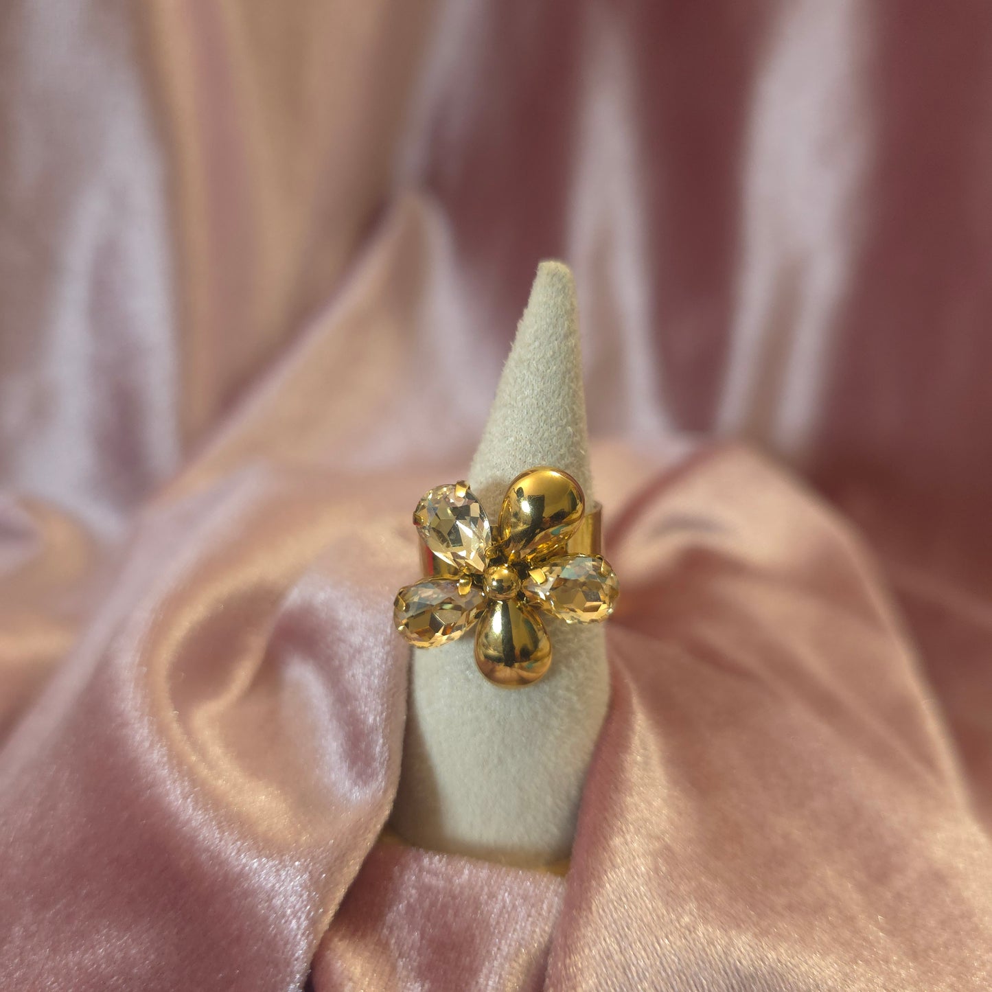 Bague petite fleur cristal dorée